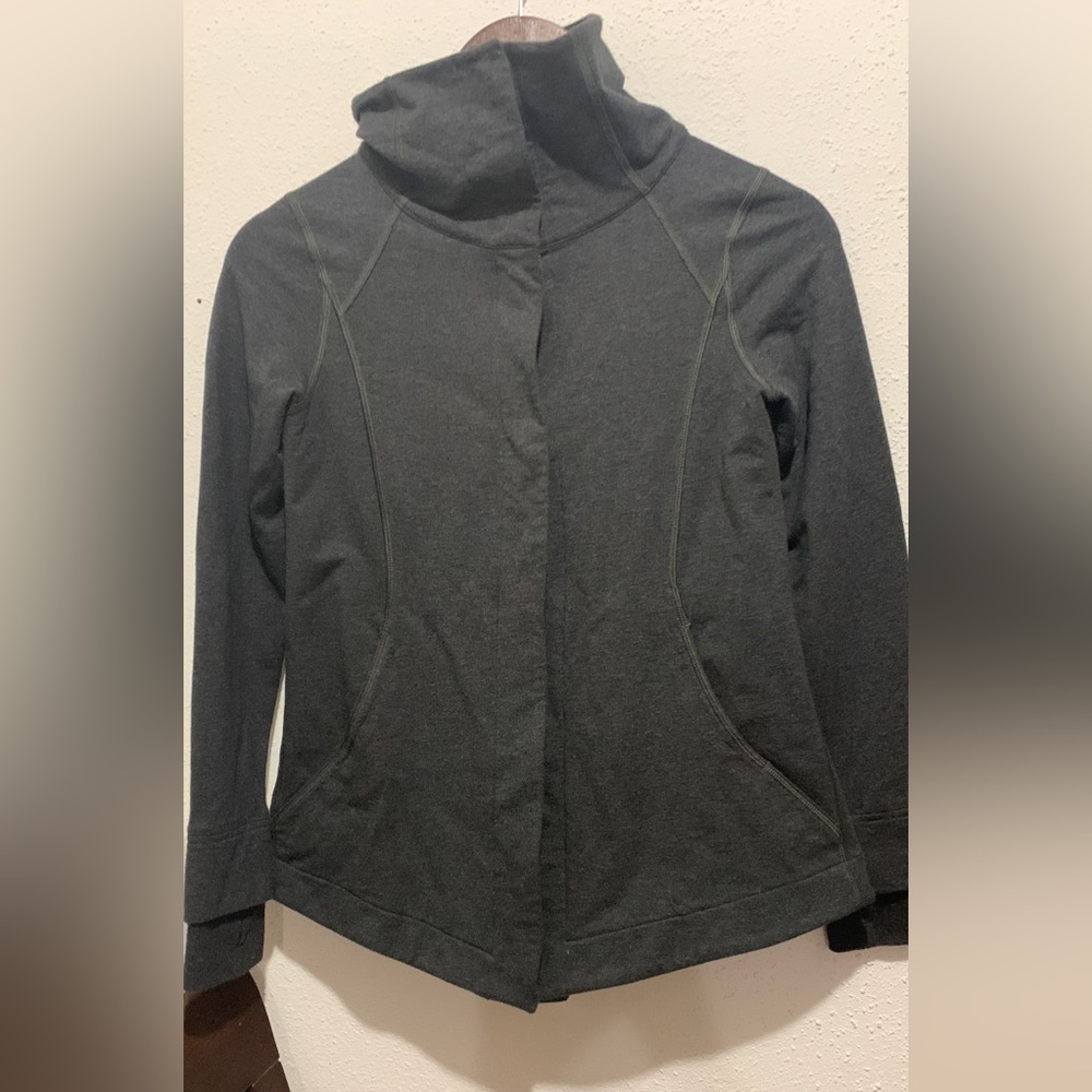 Ivivva by lululemon Bundle: Sz 10 cape and Speedy Sorts.